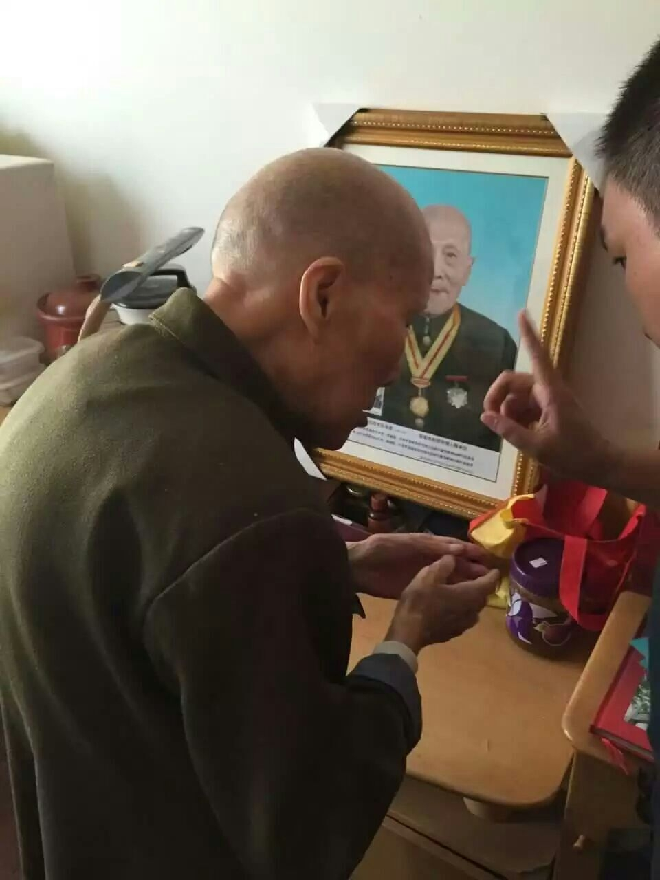 探望常德会战幸存者吴淞老人（后出家，法号上来下空老和尚）