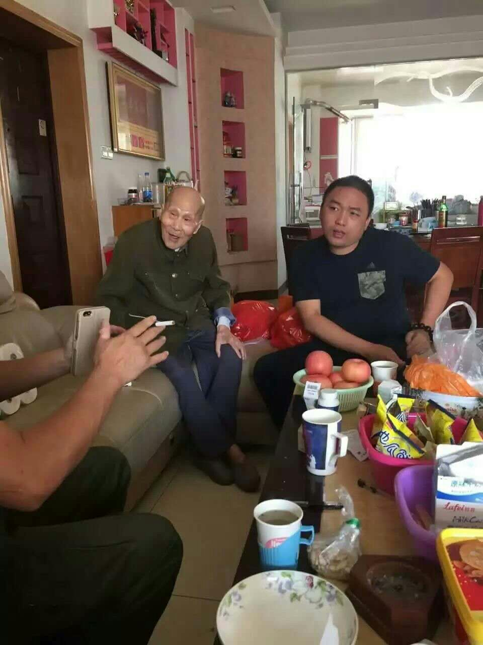 探望常德会战幸存者吴淞老人（后出家，法号上来下空老和尚）