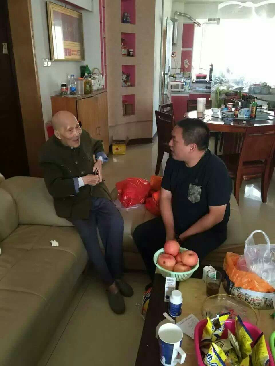 探望常德会战幸存者吴淞老人（后出家，法号上来下空老和尚）