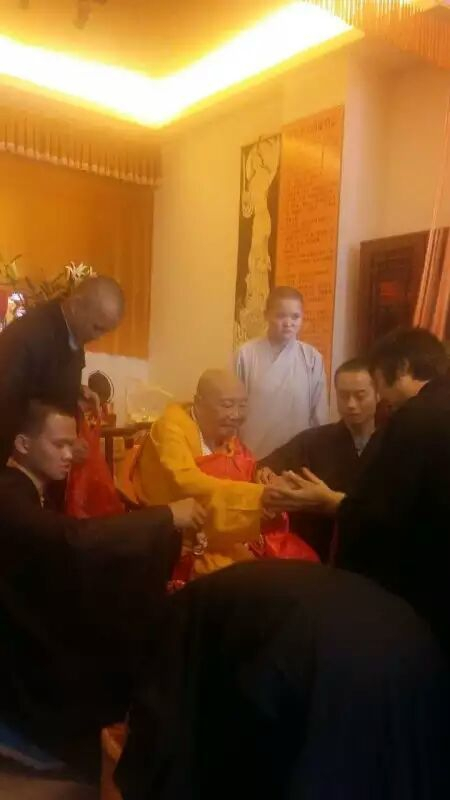 如福老和尚观弟子王永前与徐艳红（女）姻缘成熟，慈悲应允当其二人婚宴之证婚人