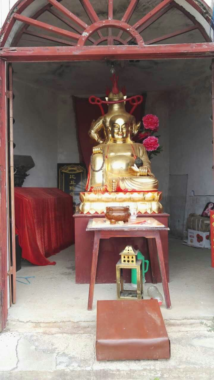 心海法进法师与永念居士礼拜当代高僧、肉身菩萨上隐下莲老法师真身舍利