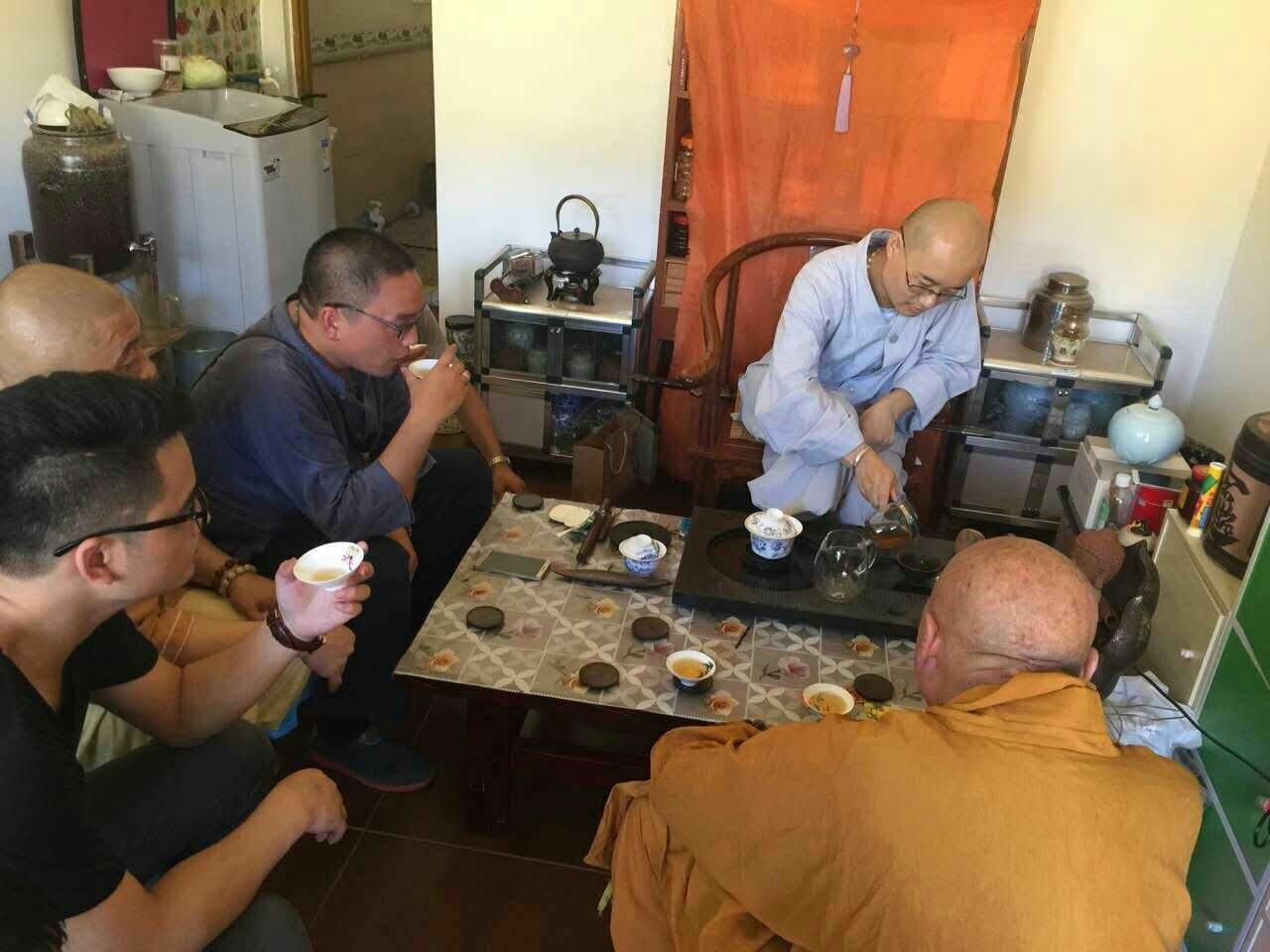 7月9日如福老和尚带队从深圳如福斋至云门祖庭（韶关乳源县云门大觉寺）参学，受到云门佛学院教务长能持法师的热情接待并相互探讨佛教文化的传播和发展。