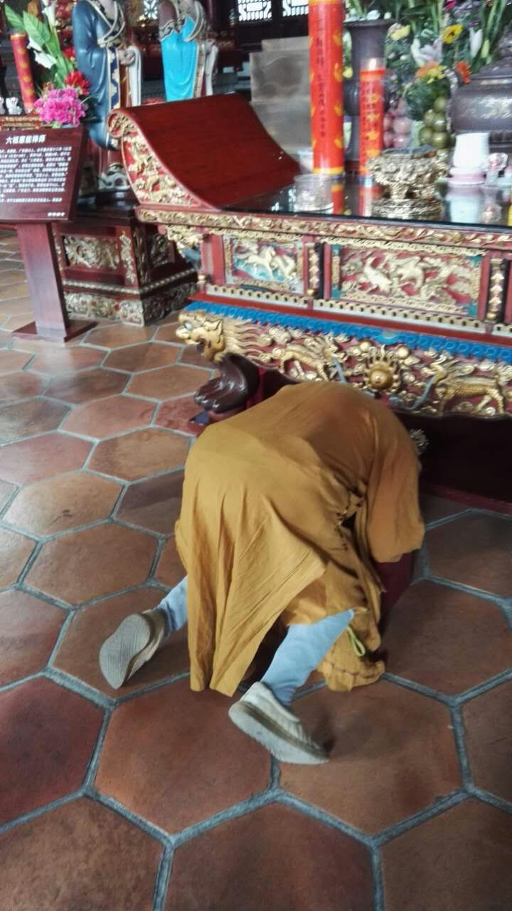 7月10日，参学云门祖庭后致宝林道场（南华寺），有支客师照贤法师接待，礼拜六祖惠能大师（唐）、憨山大师（明）、丹田大师（明）全身舍利（真身像）。