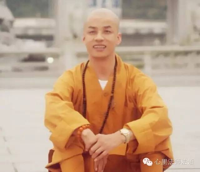 心里法师：管好自己是聪明，放纵自己是笨蛋 。