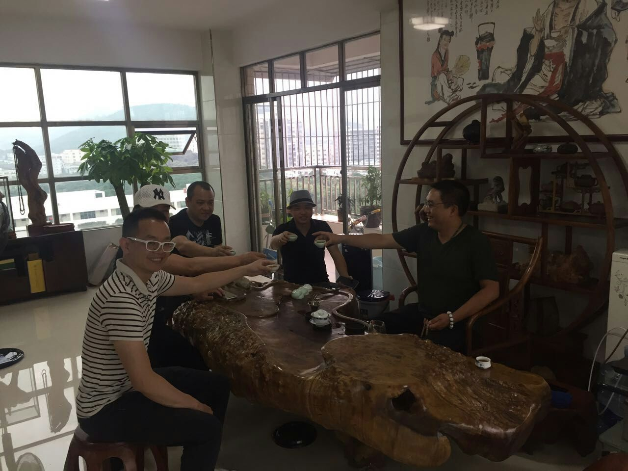 国家著名歌唱艺术家夏云坤以及深圳电视台编辑吴建华一行人员莅临如福斋文化交流中心