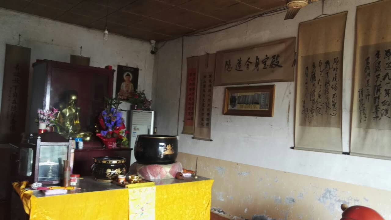 心海法进法师与永念居士礼拜当代高僧、肉身菩萨上隐下莲老法师真身舍利