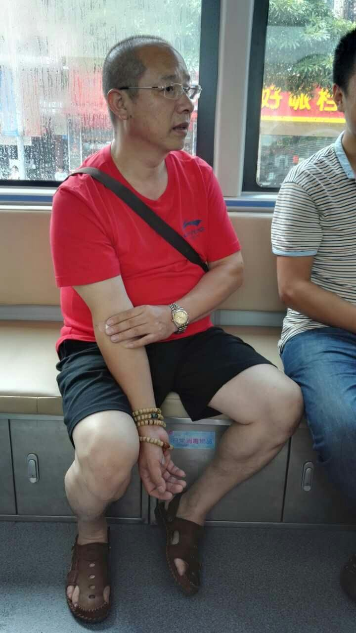 如福斋发扬“爱国爱教，慈悲济世！”的精神，组织七名佛子参加无偿献血，行无畏布施业！